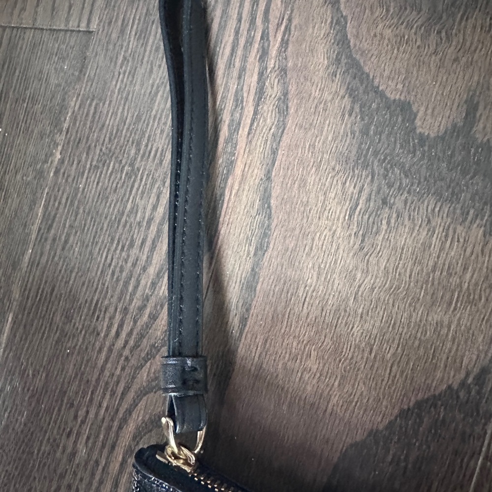 NEW Coach Wristlet Wallet - Shiny Finishing - Picture 4 of 6